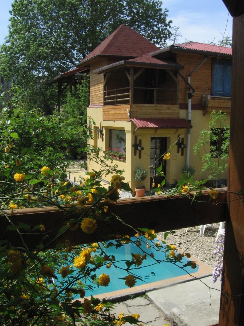 Casa Mica Guesthouse Bucharest Exterior photo