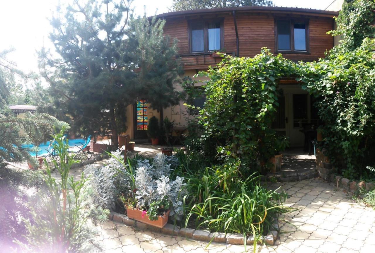 Casa Mica Guesthouse Bucharest Exterior photo